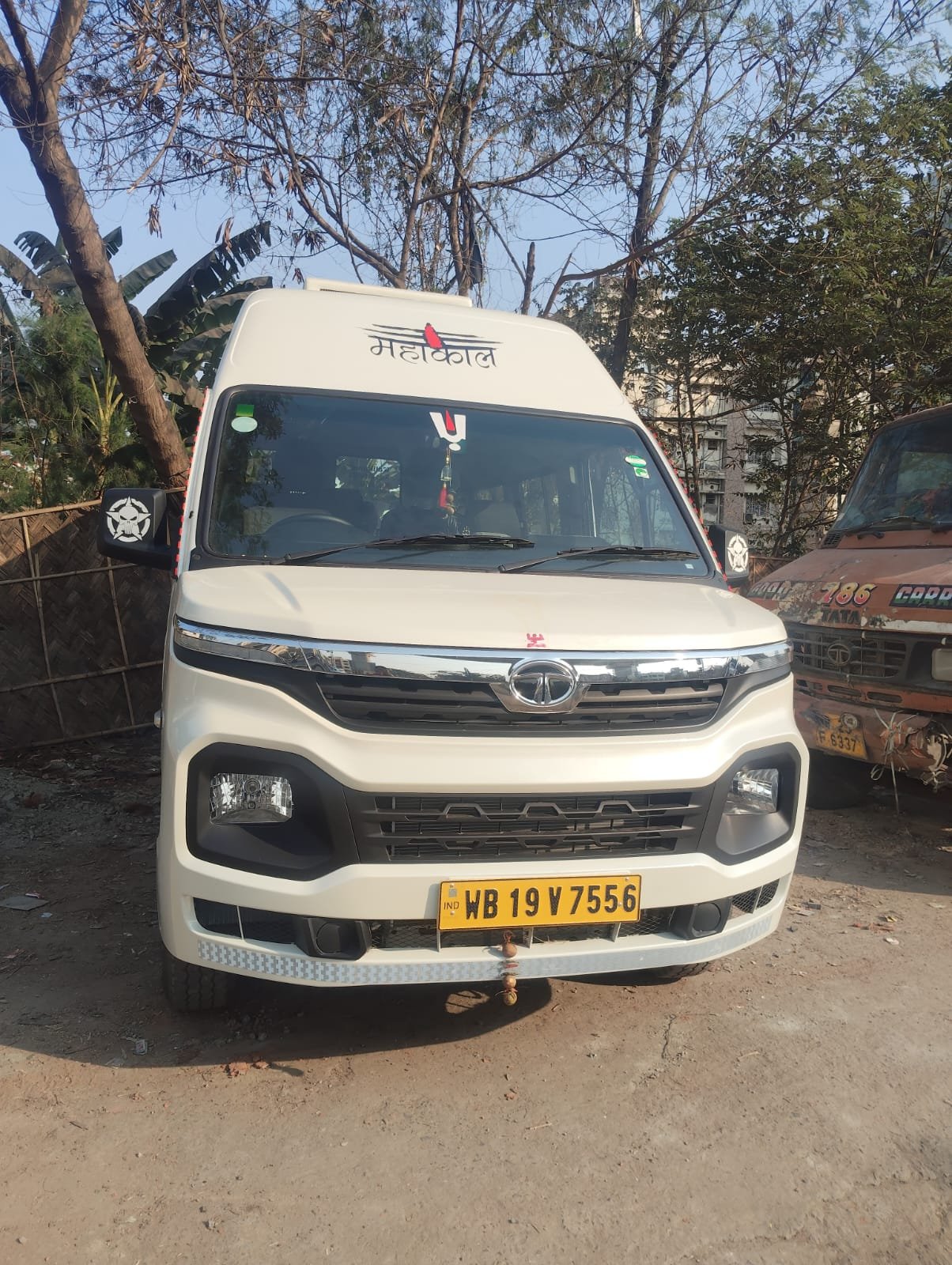 15 Seater Tata Winger – AC